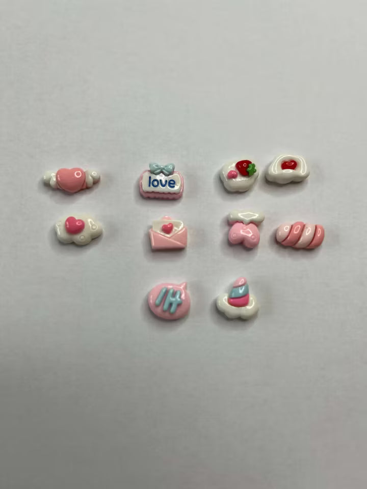 Flatbacks love (12-18mm) (10st)