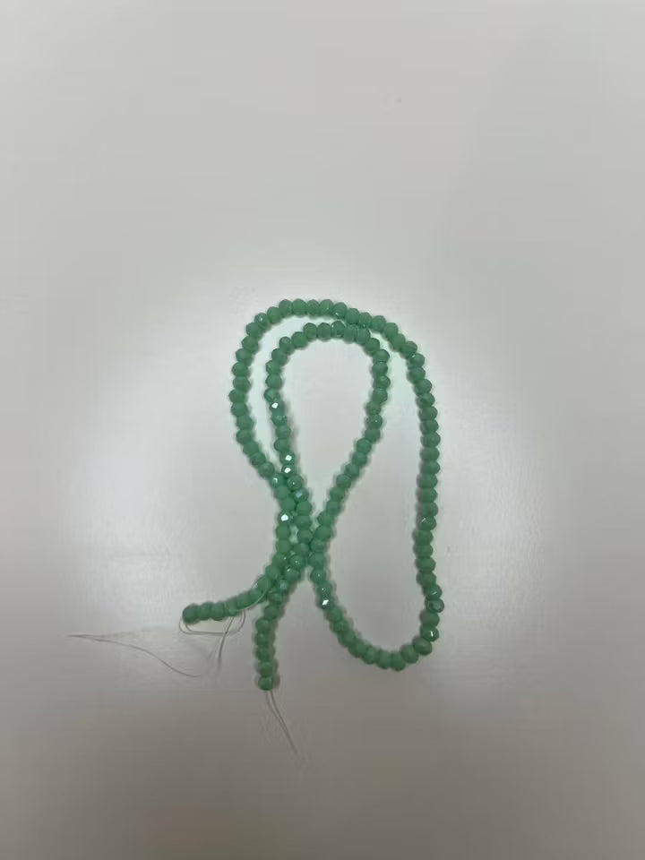 Sträng med facetterade glaspärlor Piggelin 4mm