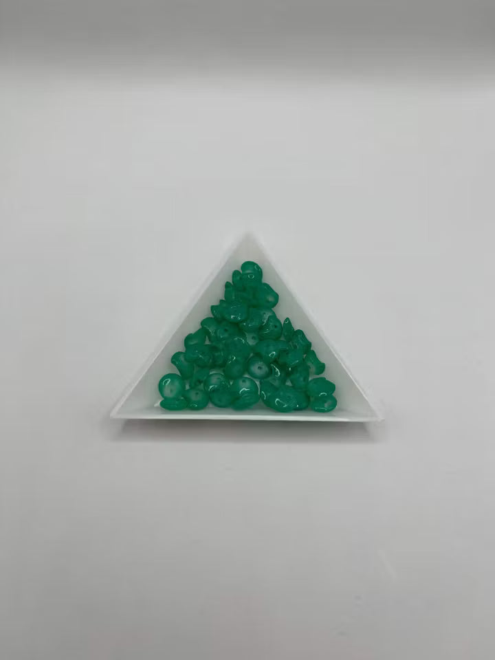 Glaspärla chip mörkgrön, 7-8 mm (10g)