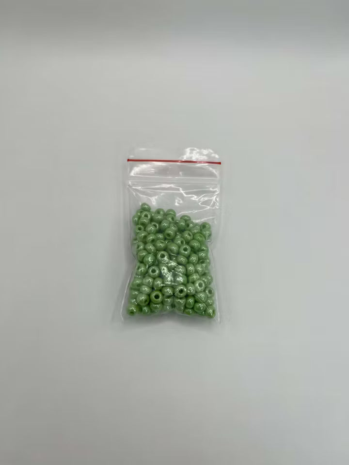 Seed Beads opak lustered grön 5 mm (20g)