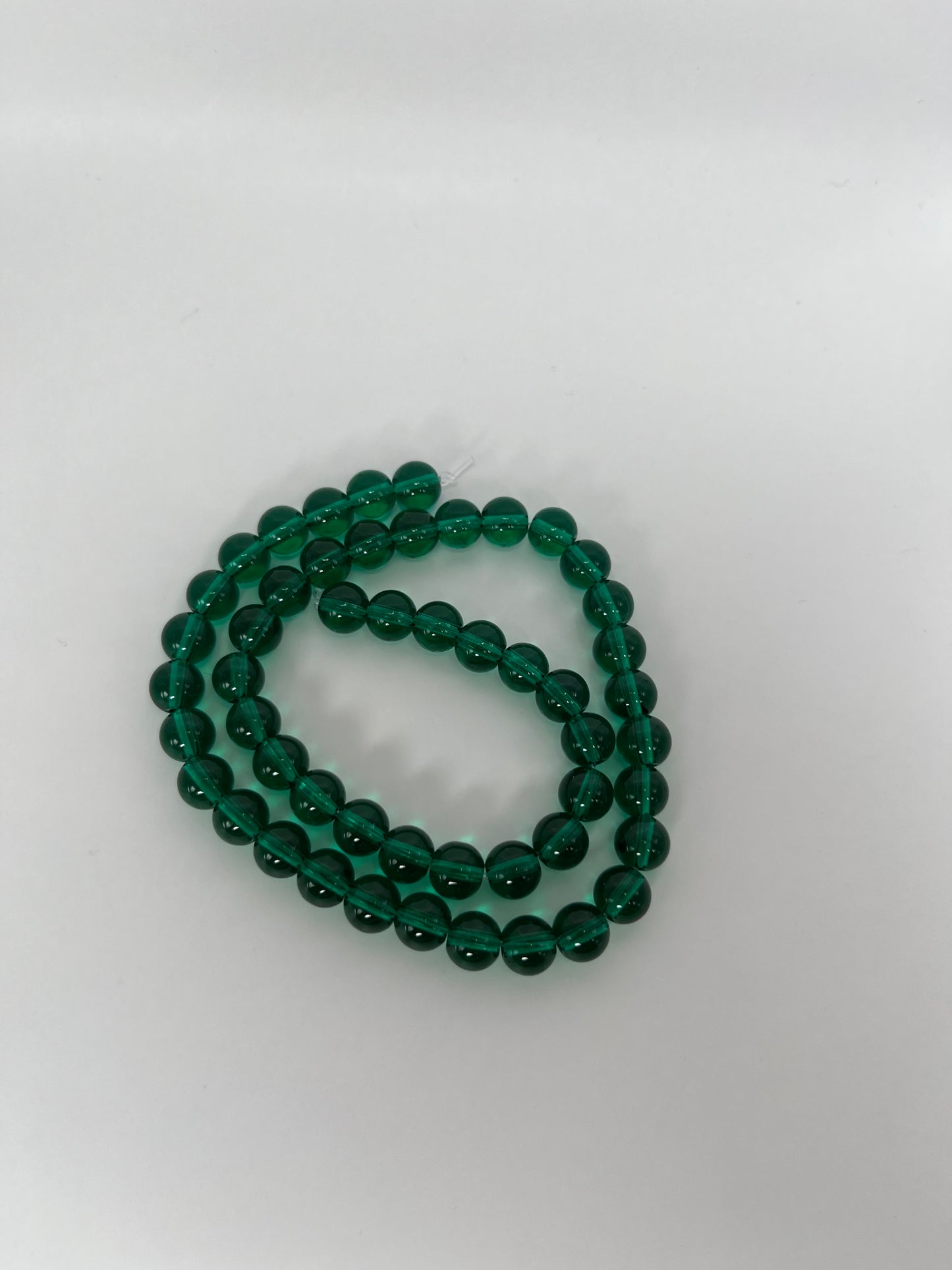 Sträng med runda glaspärlor, transparenta gröna, 8mm