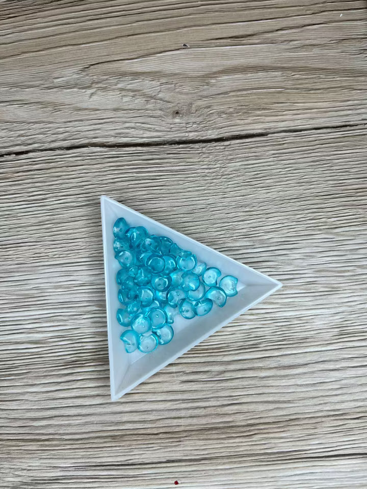 Glaspärla chip 7-8 mm, Turkos/Klar (10g)