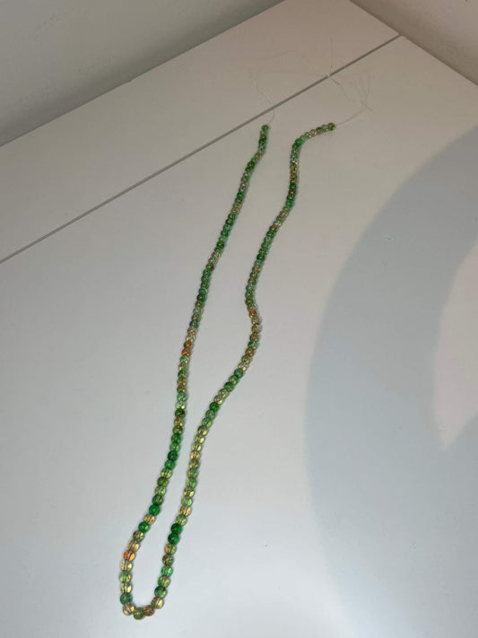 Sträng med glaspärlor Halvopaka - Sten imitation Lime Green 6mm