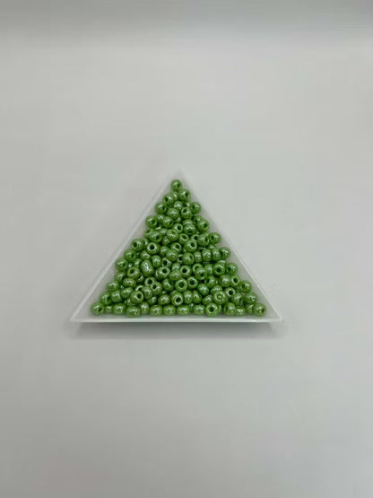 Seed Beads opak lustered grön 5 mm (20g)
