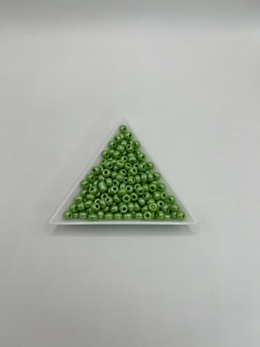 Seed Beads opak lustered grön 5 mm (20g)