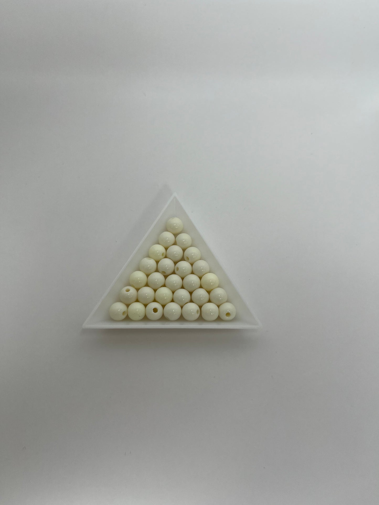 Akrylpärlor mjölkvita, 8mm (100st)