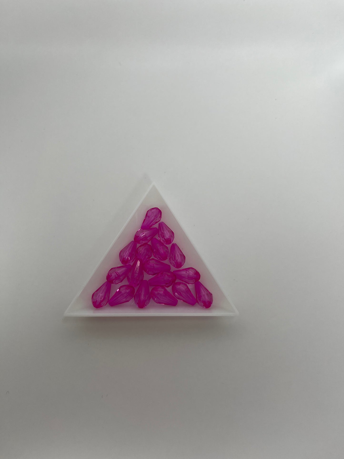 Rosenröda droppformade akrylpärlor, 8×13mm (50st)
