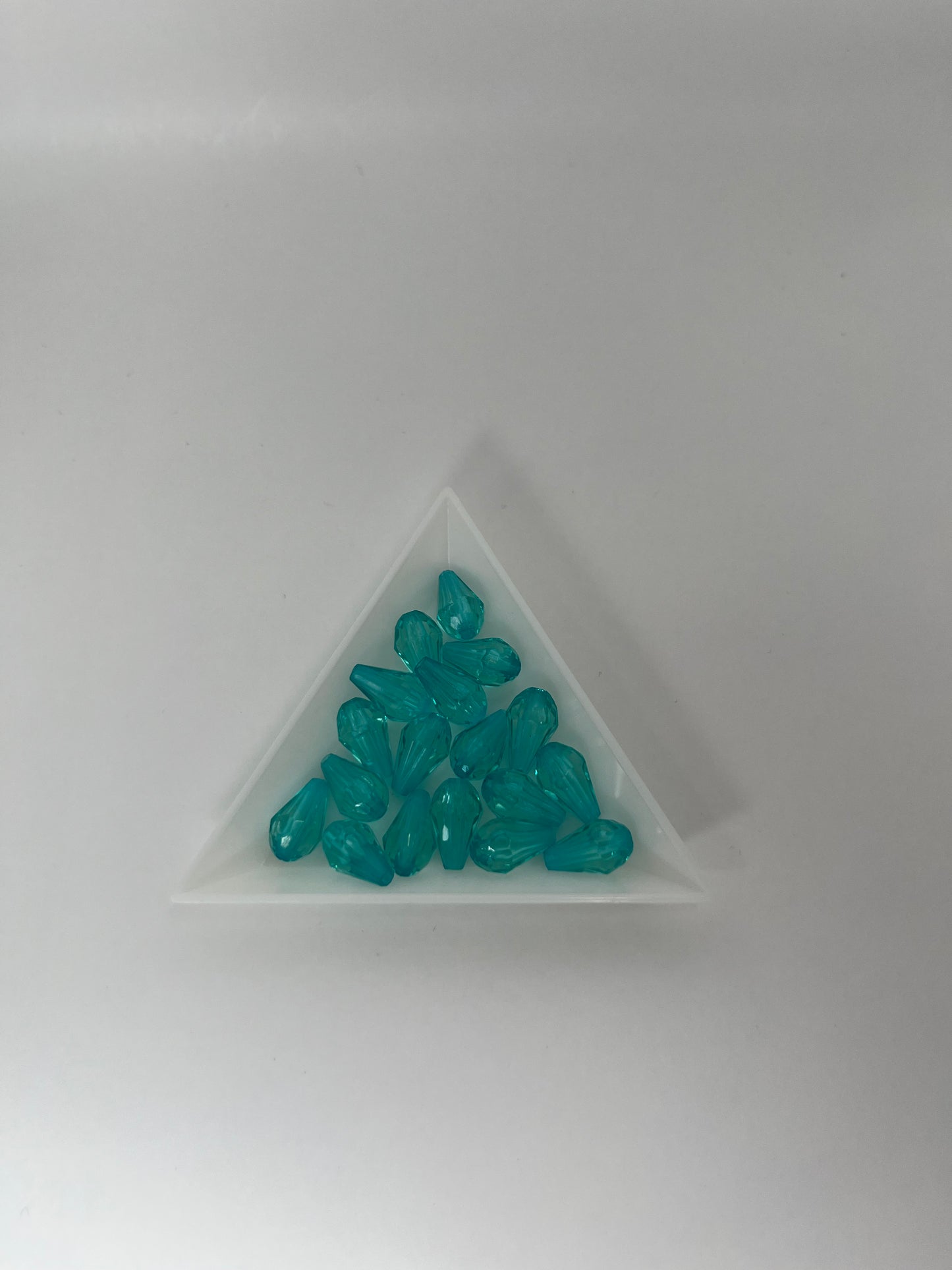 Turkosa droppformade akrylpärlor, 8×13mm (50st)