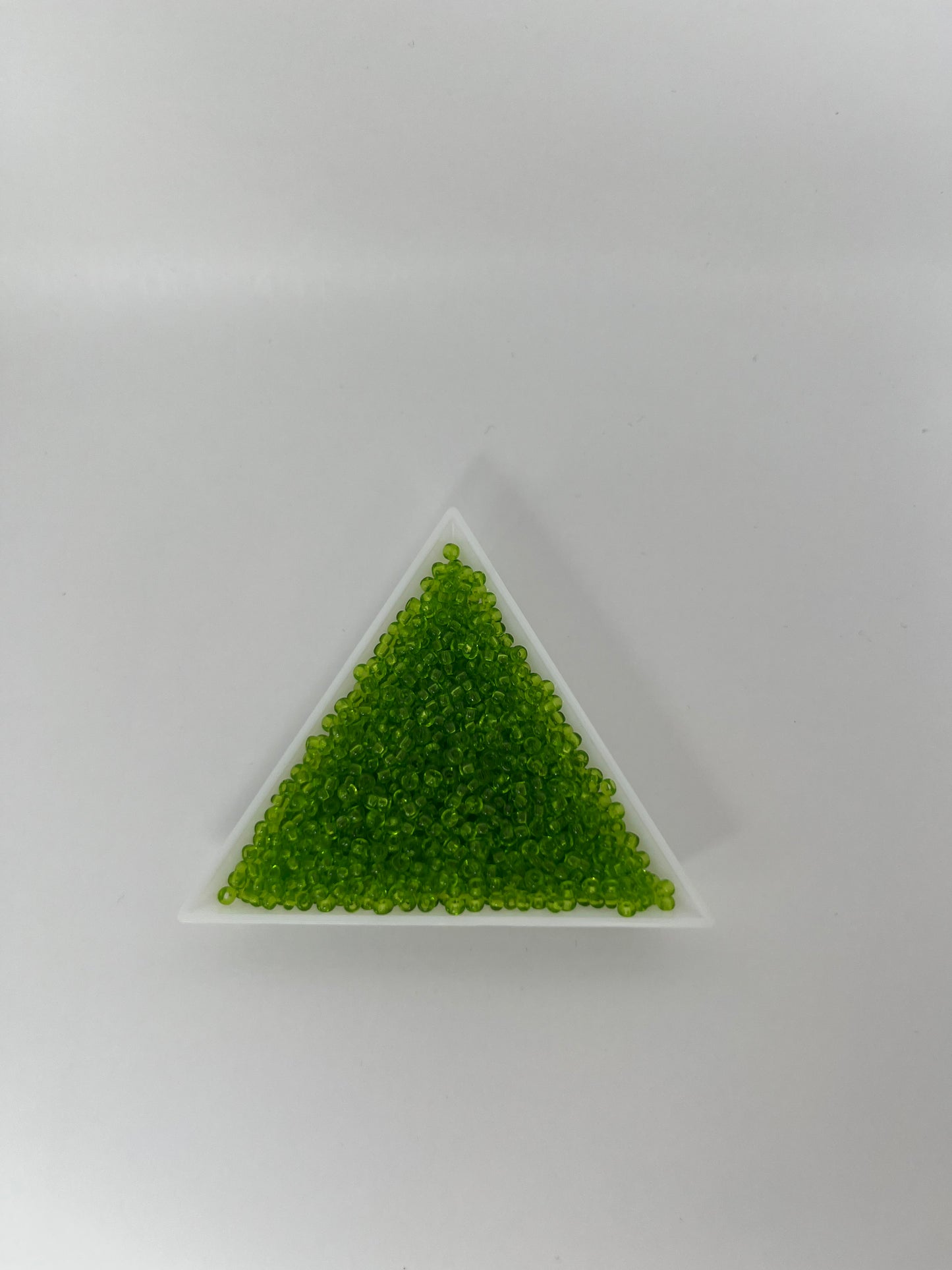 Seed Beads transparent limegröna 2,6mm (20g)