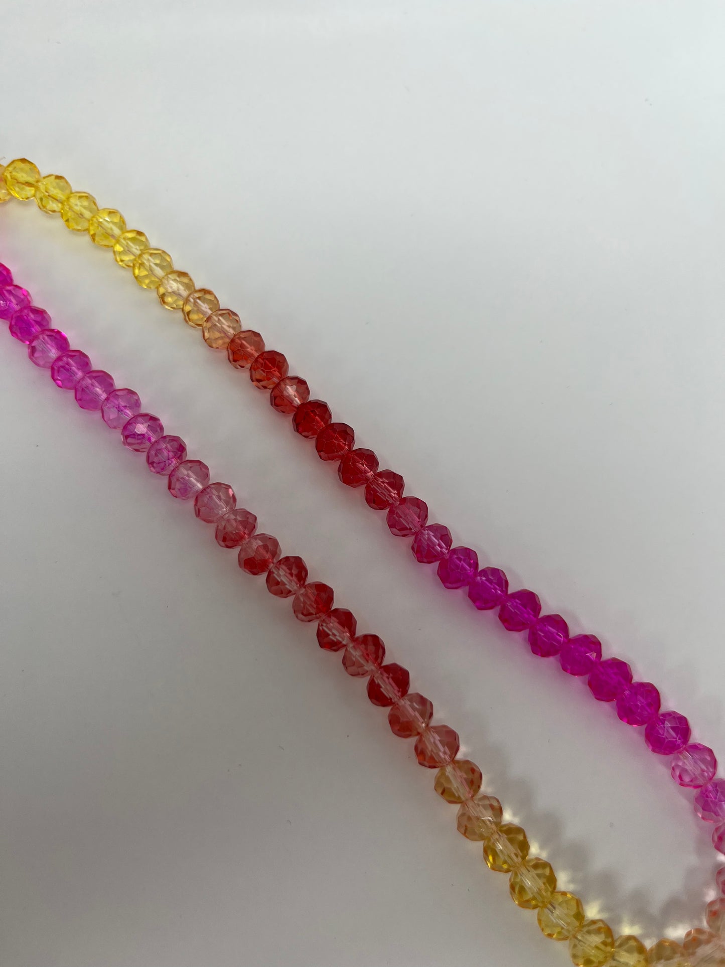 Sträng med kristallpärlor gul, röd, rosa, 8 mm (ca75st)