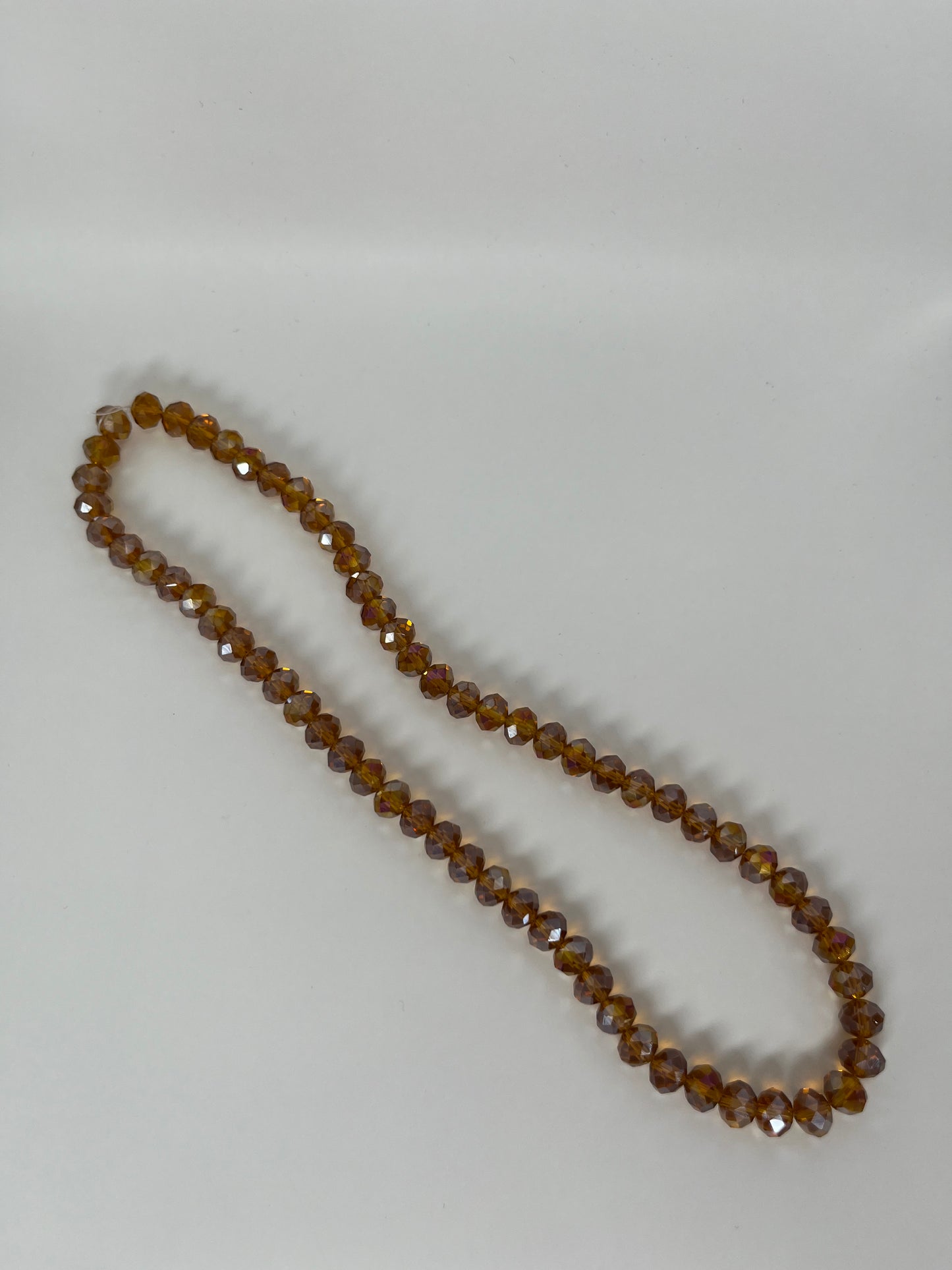 Sträng med kristallpärlor bruna/guldiga, 8mm (ca65st)